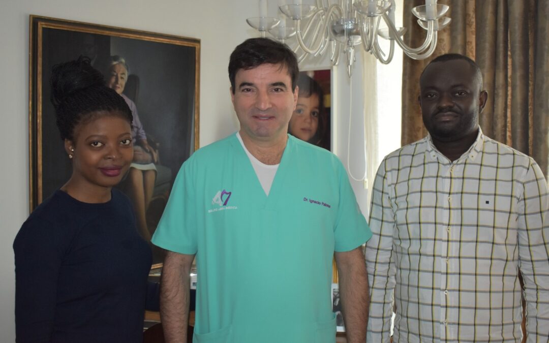 El equipo del Dr. Palomo feliz de estar ayudando a Pergentino y Silvia